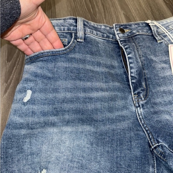 Discount Divas Bayside Beauty Demin Jeans Shorts Size 1X Distressed Medium Wash - Picture 6 of 12